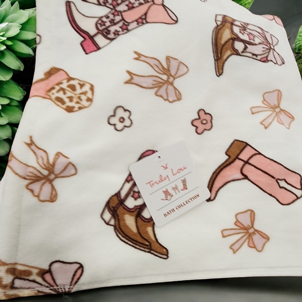 Truly Lou Bows Cowgirl Pink Brown White Ribbon Western Boots 2 Bath Towels